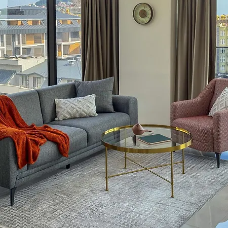 Qoople New Level Cleopatra Family Apartment